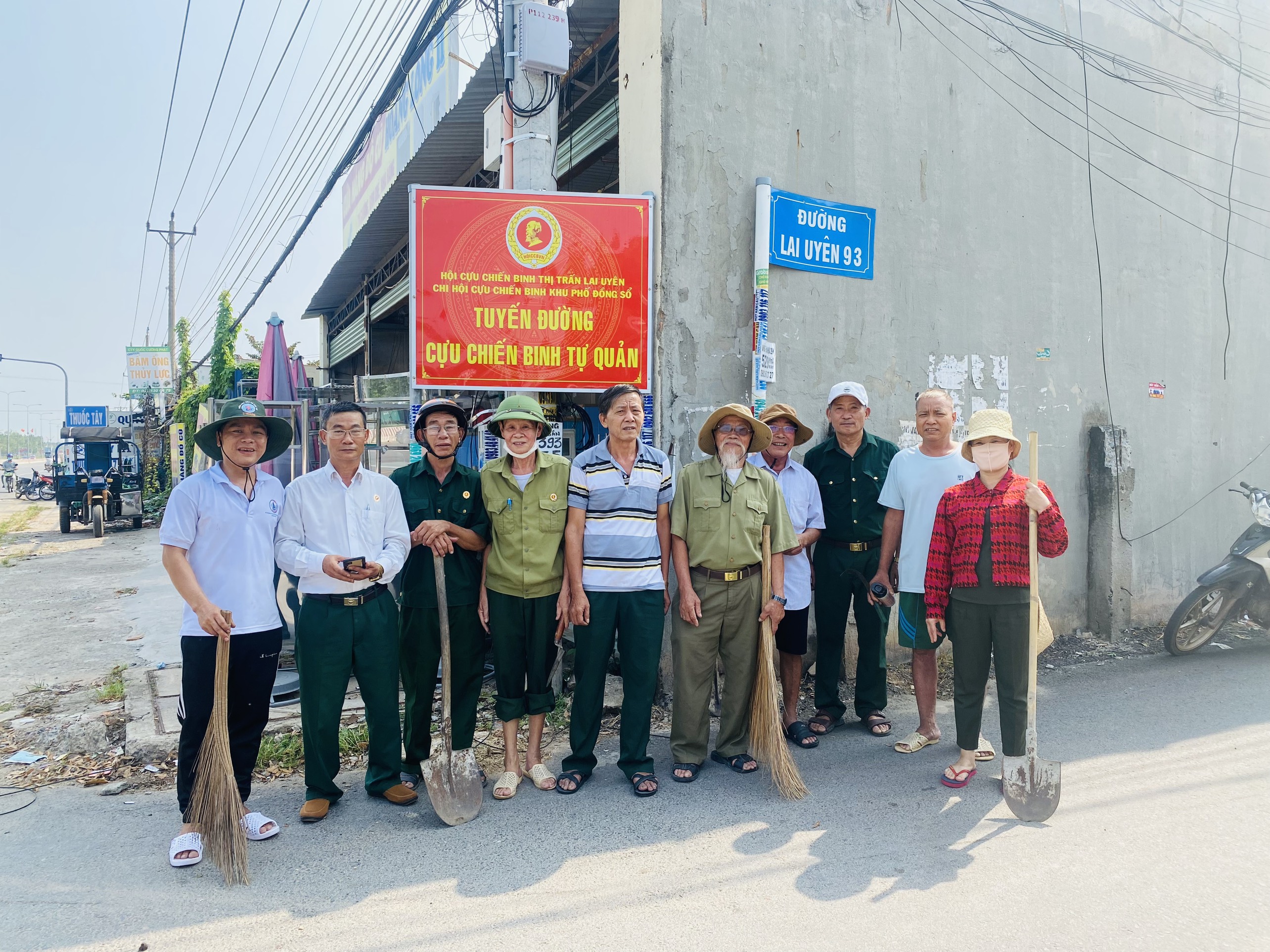 UBND thị trấn Lai Uyên phát động ra quân dọn dẹp vệ sinh môi trường