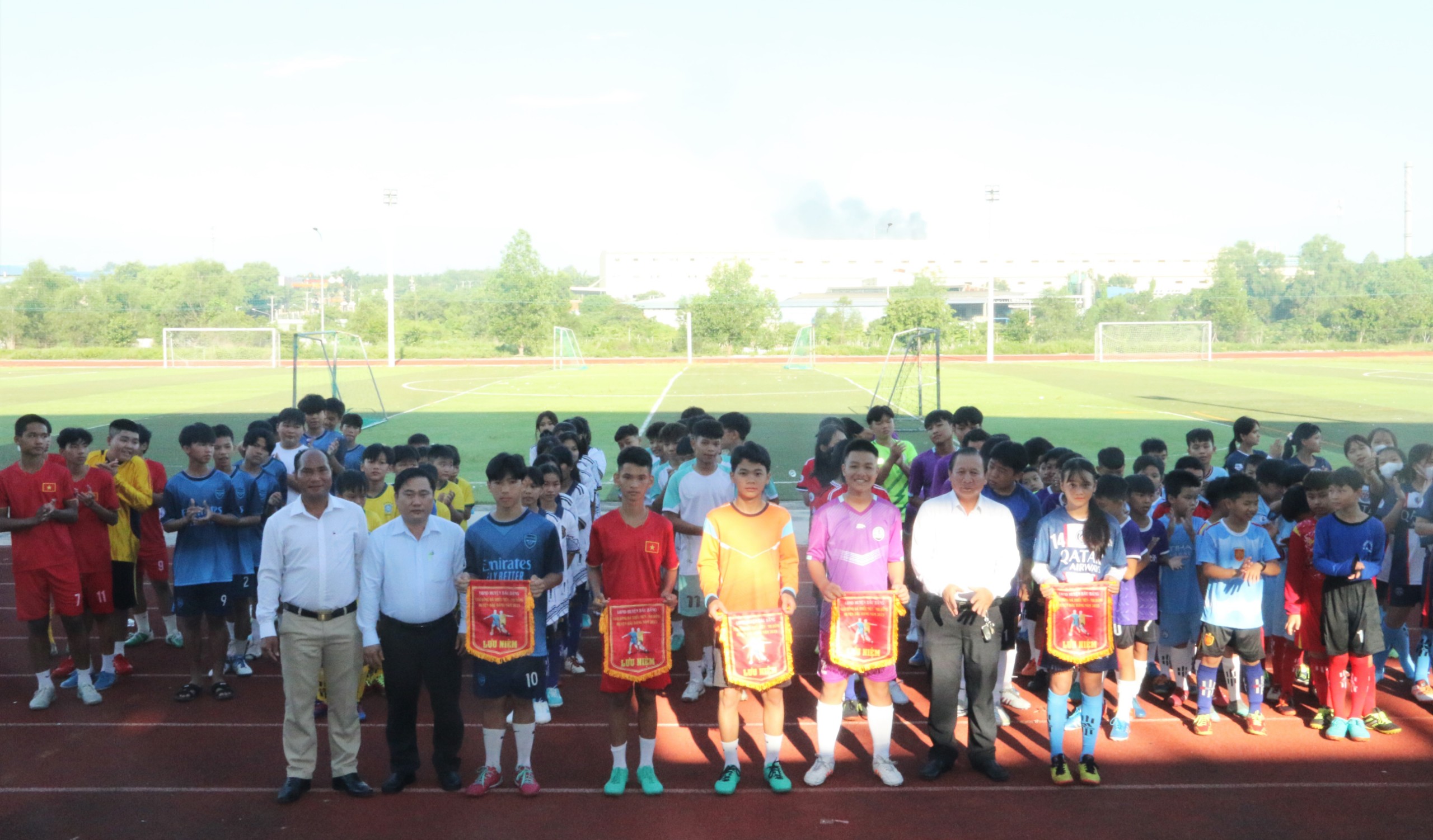 Khai mạc giải bóng đá thiếu niên - nhi đồng huyện Bàu Bàng năm 2023.
