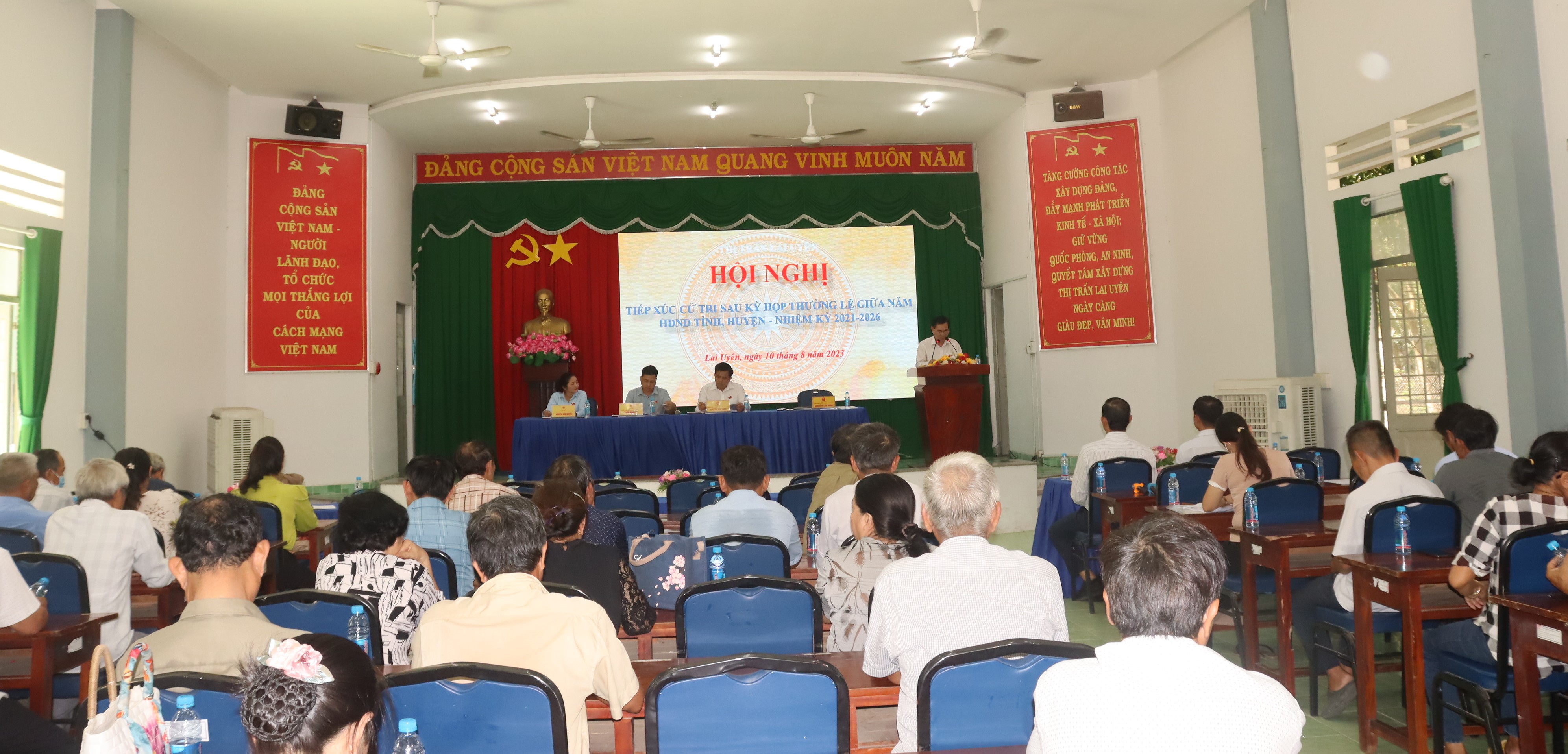 Đại biểu HĐND tỉnh, huyện dự tiếp xúc với cử tri thị trấn Lai Uyên