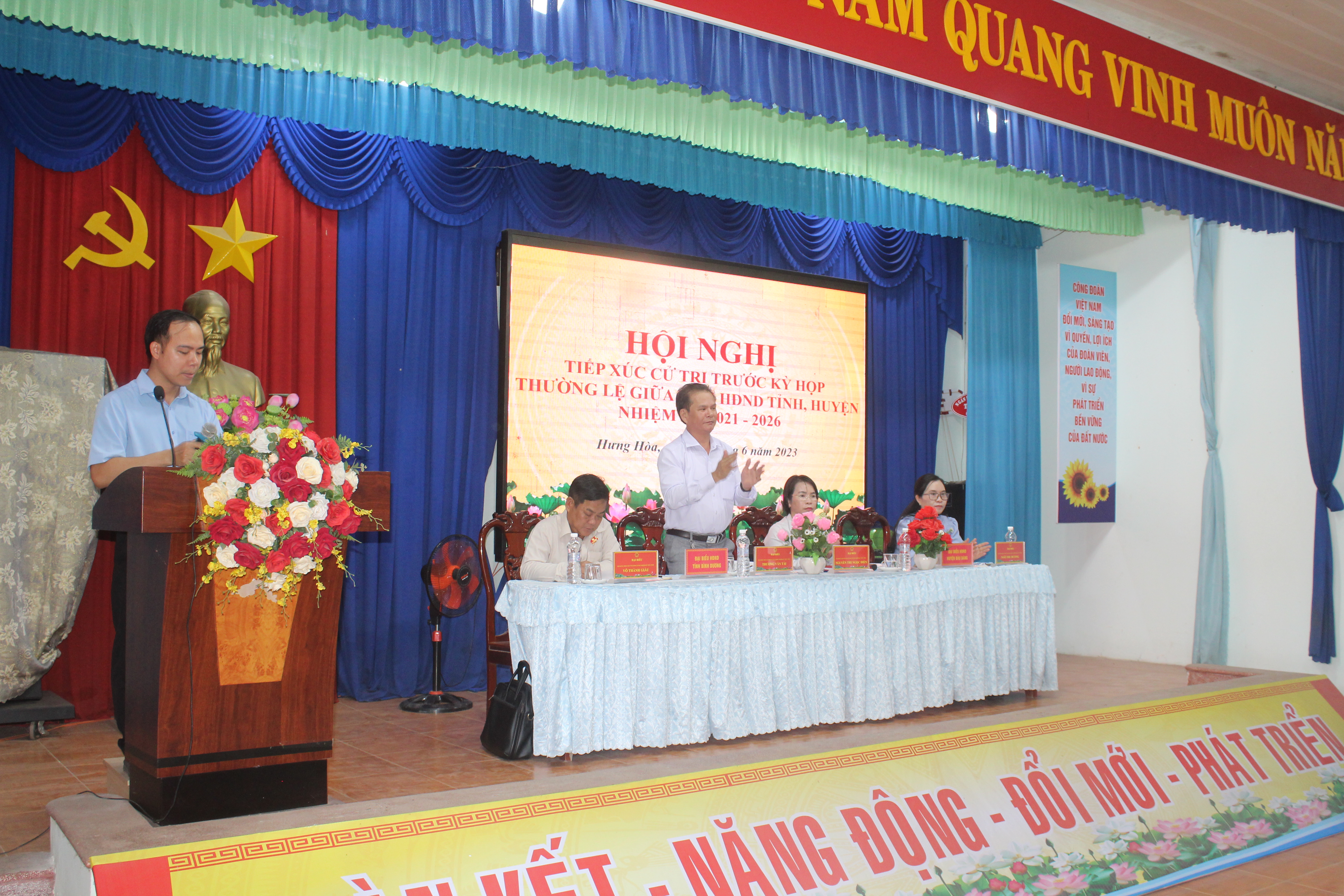 Xã Hưng Hòa: Đại biểu HĐND tỉnh, huyện Bàu Bàng tiếp xúc cử tri tại xã Hưng Hòa.