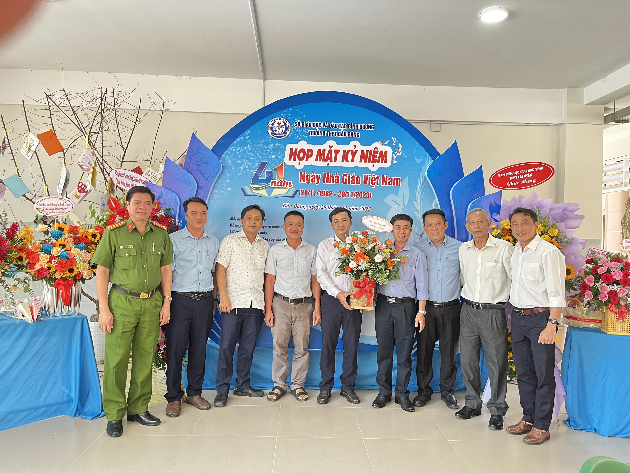 Lãnh đạo Đảng ủy - HĐND - UBND – UB MTTQVN thị trấn Lai Uyên thăm chúc mừng các Trường Nhân Ngày giáo Việt Nam 20.11
