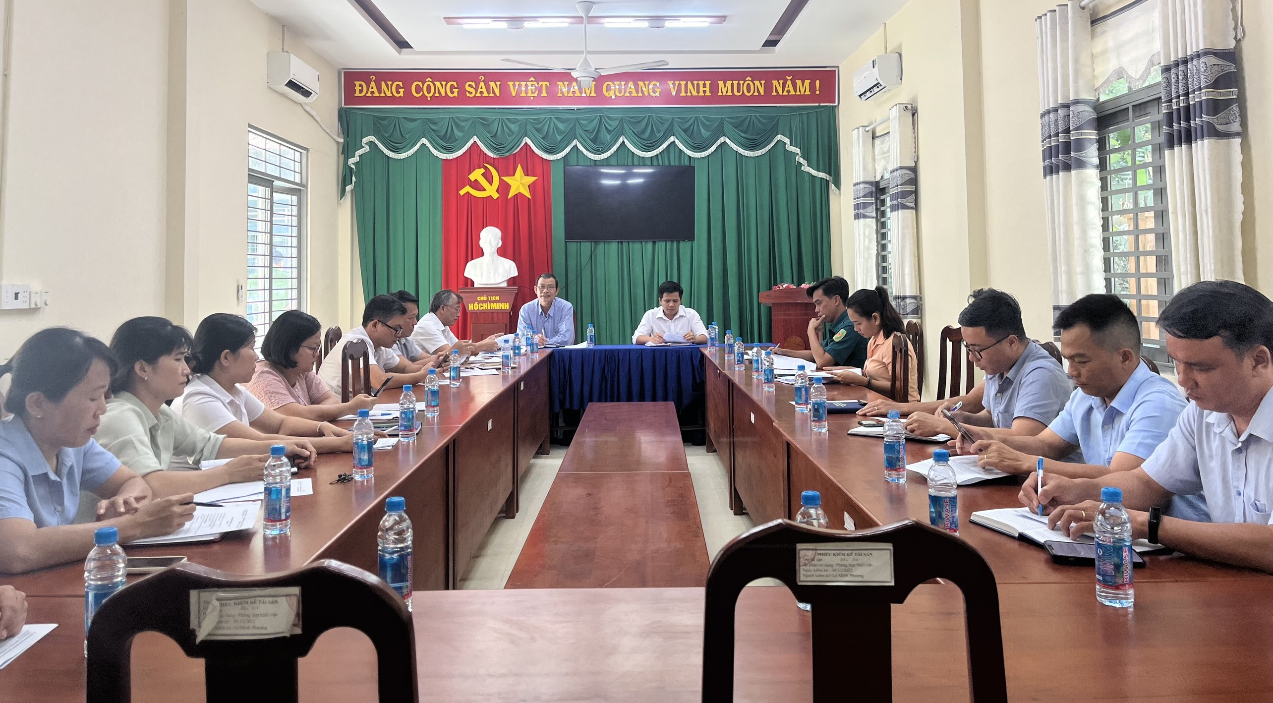 Thị trấn Lai Uyên tổ chức Hội nghị đánh giá phân loại cán bộ công chức năm 2023