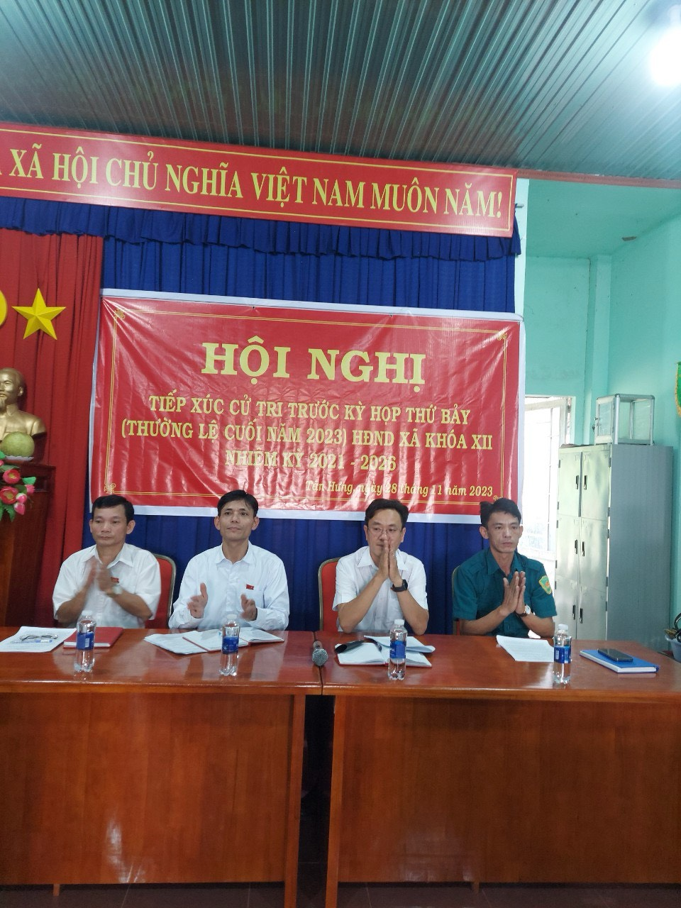 xã Tân Hưng tiếp xúc cử tri tai các ấp với Đại biểu HĐND xã Tân Hưng trước kỳ họp thứ 7 (thường lệ cuối năm 2023) tại văn phòng 5 ấp.