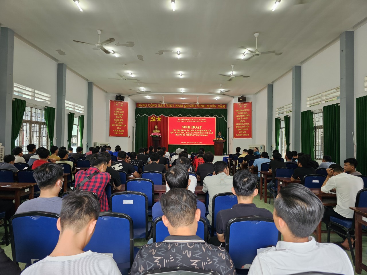 Ban CHQS thị trấn Lai Uyên tổ chức sinh hoạt chính trị và chi trả phụ cấp cho quân nhân dự bị năm 2023