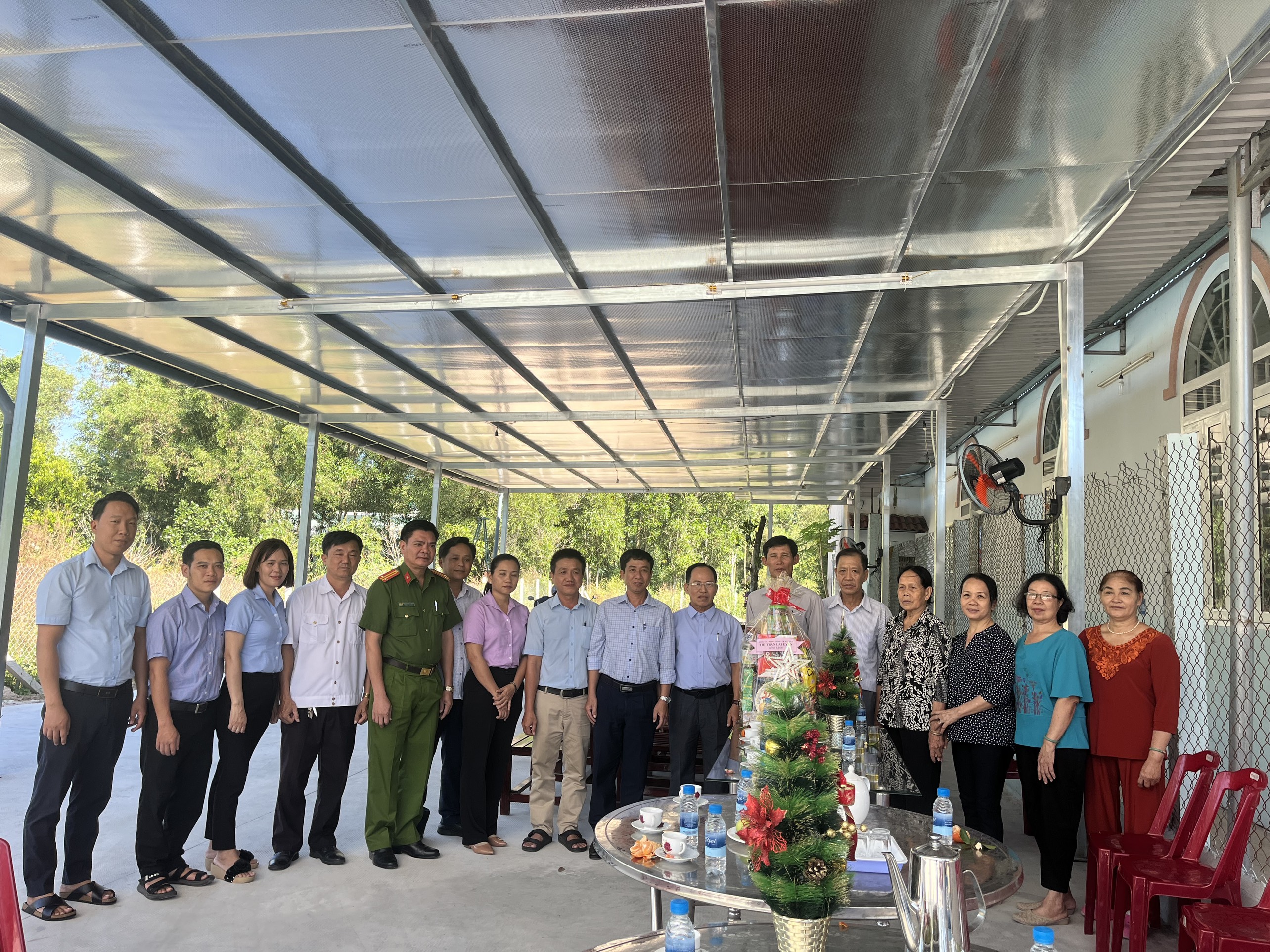 Lãnh đạo thị trấn Lai Uyên thăm, chúc mừng các cơ sở tôn giáo nhân dịp Lễ Giáng sinh 2023