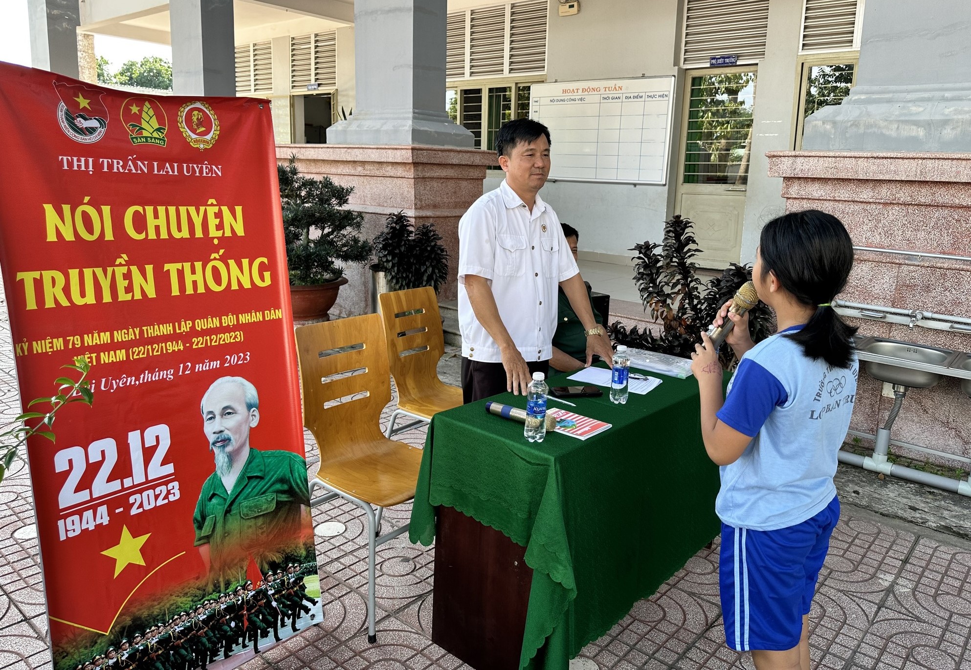 Nói chuyện truyền thống nhân kỷ niệm ngày thành lập Quân đội Nhân dân Việt Nam và ngày hội Quốc phòng toàn dân