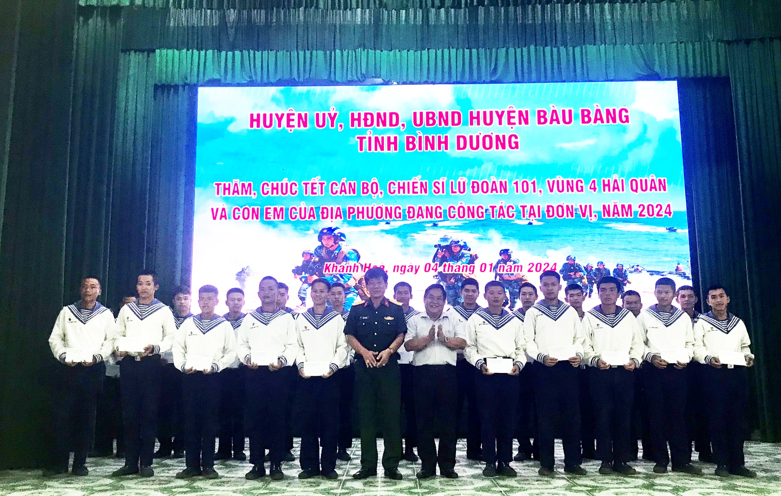 Lãnh đạo huyện Bàu Bàng: Thăm, chúc tết cán bộ, chiến sĩ Vùng 4 Hải quân