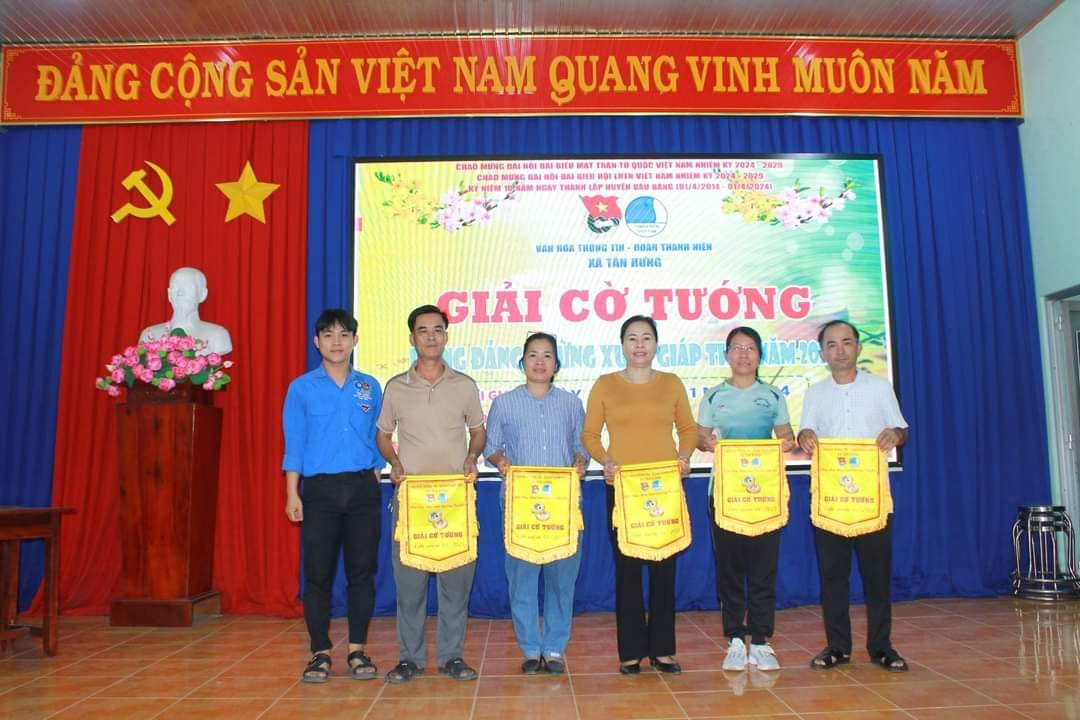 UBND xã Tân Hưng phối hợp với Đoàn Thanh niên xã phối hợp cùng Văn hoá - Thông tin xã Tân Hưng tổ chức giải Cờ tướng năm 2024