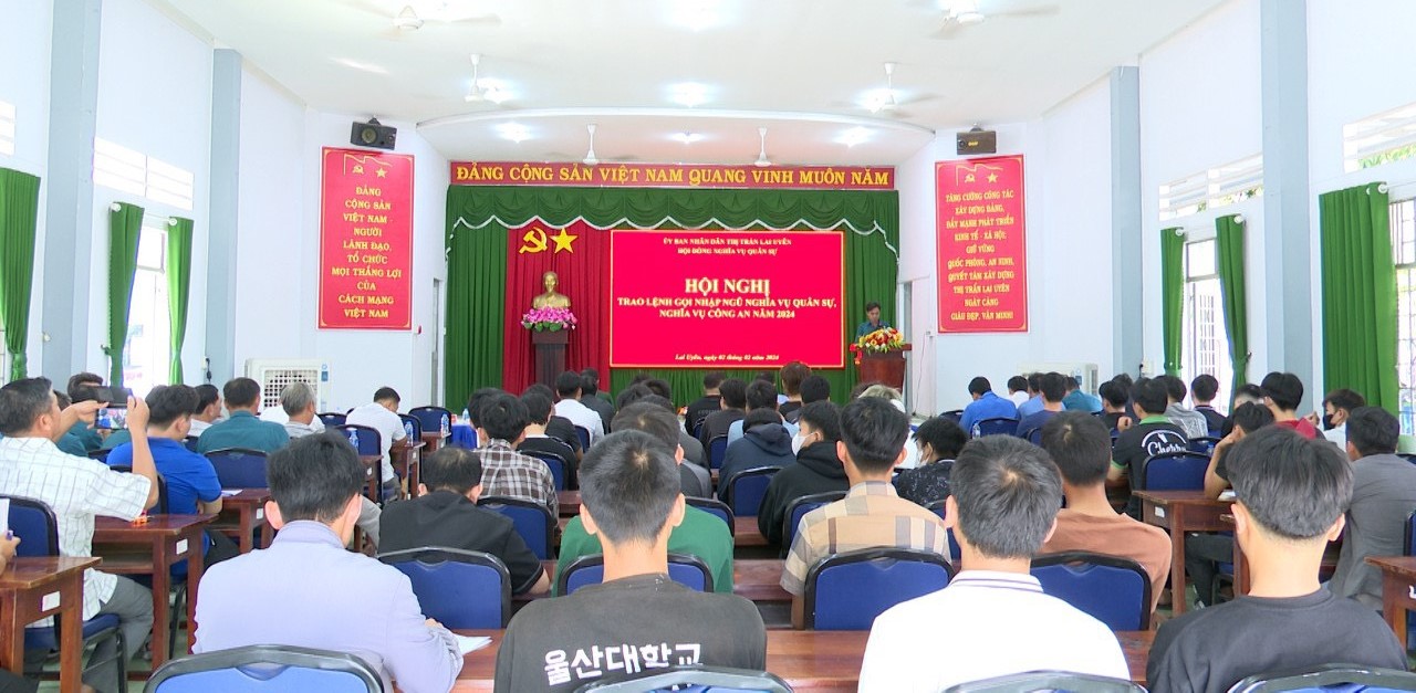 Thị trấn Lai Uyên trao lệnh gọi công dân nhập ngũ nghĩa vụ Quân sự, nghĩa vụ Công an năm 2024