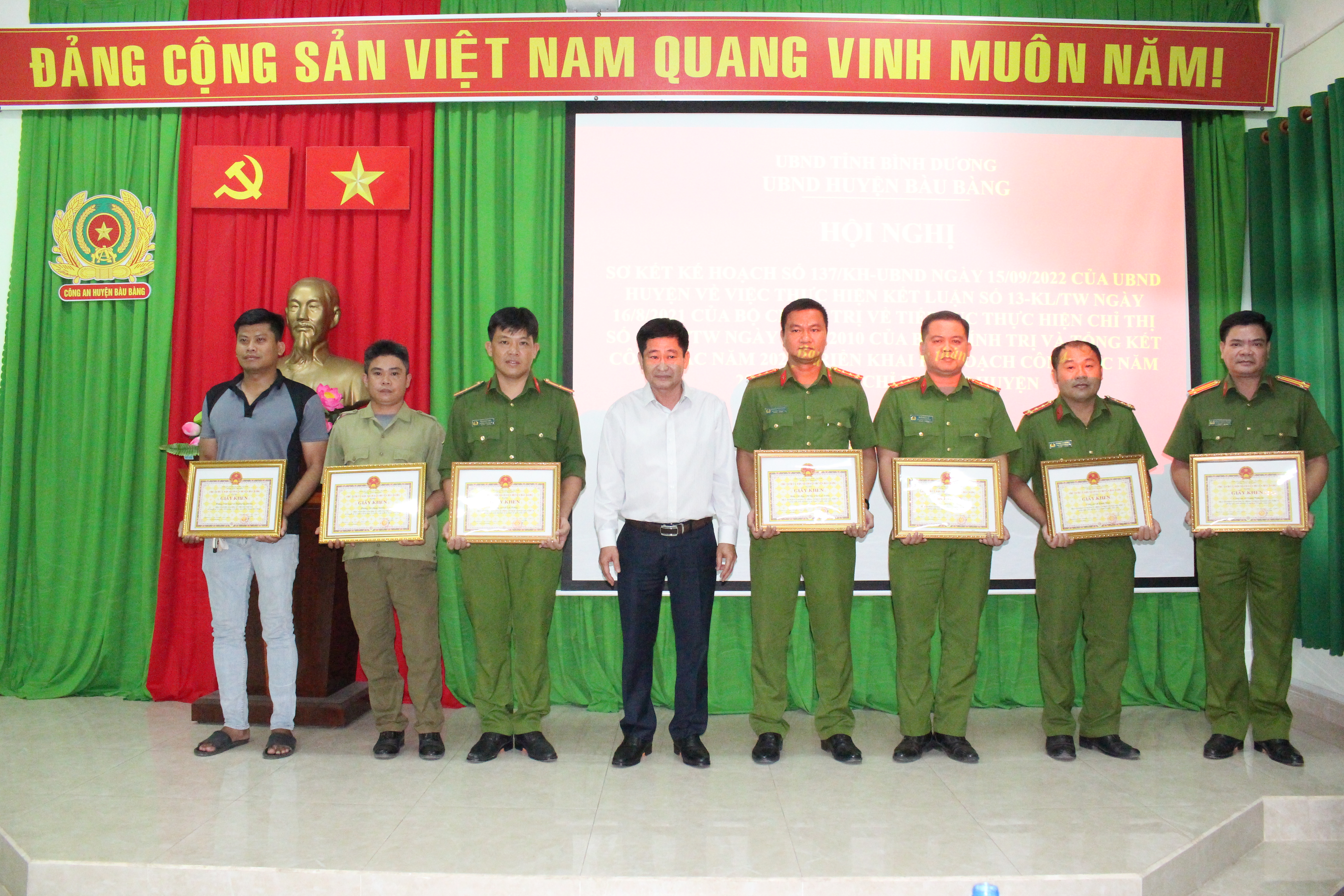 Huyện Bàu Bàng: Khen thưởng nhiều tập thể, cá nhân về công tác phòng, chống tội phạm