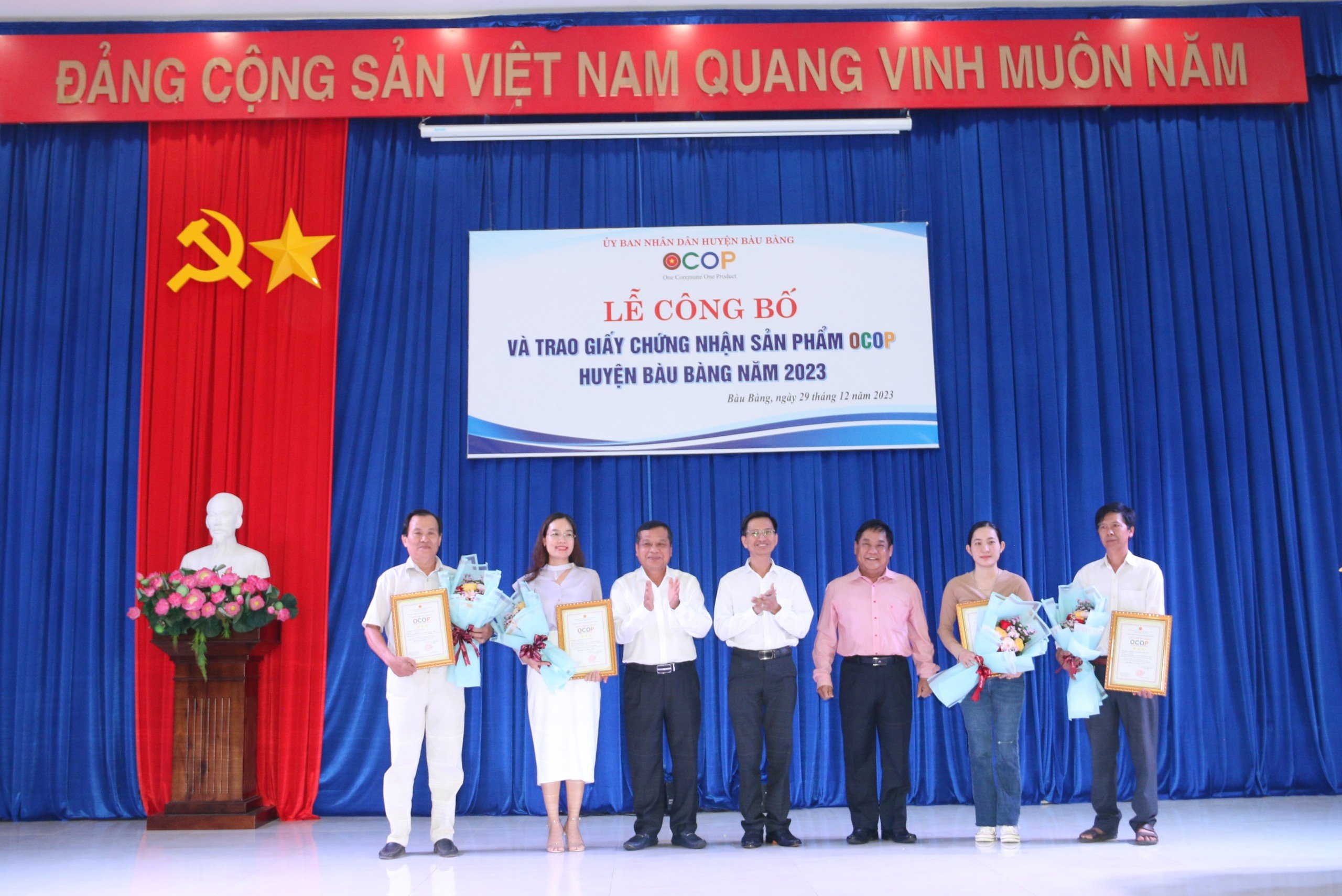 Huyện Bàu Bàng tổ chức trao giấy chứng nhận các sản phẩm OCOP năm 2023