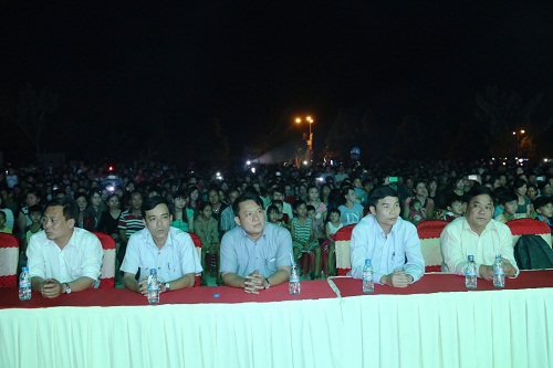 Bàu Bàng tổ chức văn nghệ chào mừng năm mới và kỷ niệm 19 năm tái lập tỉnh Bình Dương