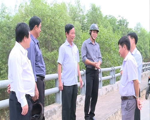 Lãnh đạo huyện Bàu Bàng khảo sát, đánh giá tình hình sông Thị Tính đoạn qua địa bàn xã Long Nguyên