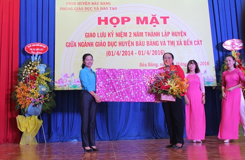 Ngành giáo dục huyện Bàu Bàng và thị xã Bến Cát tổ chức chương trình giao lưu kỷ niệm 02 năm thành lập huyện Bàu Bàng (01/4/2014-01/4/2016)