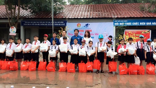 Đoàn xã Lai Hưng tổ chức chương trình “Thắp sáng ước mơ” cho các em thiếu nhi huyện Bàu Bàng năm 2017