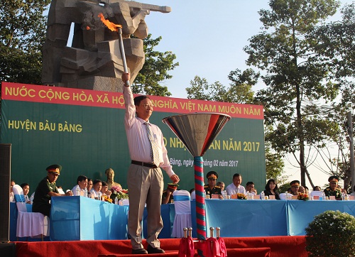 Huyện Bàu Bàng long trọng tổ chức Lễ giao nhận quân năm 2017