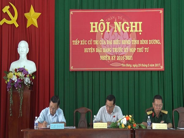Đại biểu HĐND tỉnh và huyện Bàu Bàng tiếp xúc cử tri xã Tân Hưng