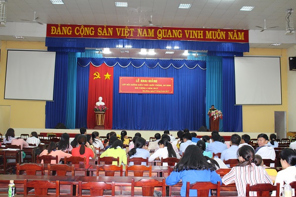 Bàu Bàng khai giảng lớp bồi dưỡng kiến thức quốc phòng, an ninh đối tượng 4 năm 2017