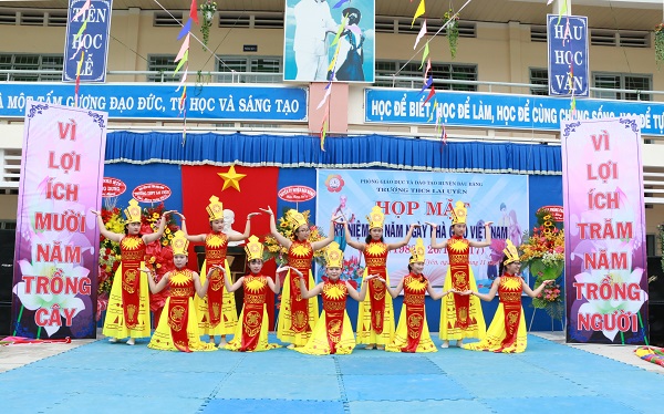 Trường THCS Lai Uyên Long Trọng Tổ ChứcHọp mặt kỷ niệm lần thứ 35 Ngày Nhà giáo Việt Nam