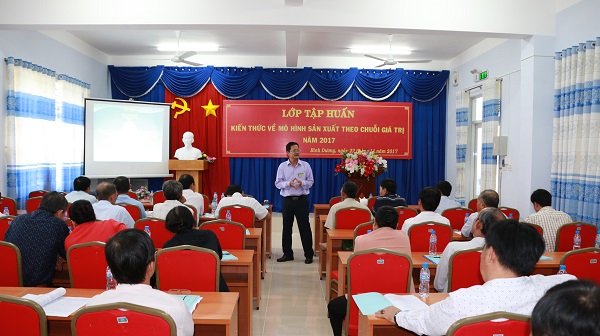 Ban Kinh tế Trung ương Hội Nông dân Việt Nam phối hợp với Ban thường vụ Hội Nông Dân (HDN) tỉnh và HND huyện Bàu Bàng tổ chức lớp tập huấn kiến thức về mô hình sản xuất theo chuỗi giá trị năm 2017