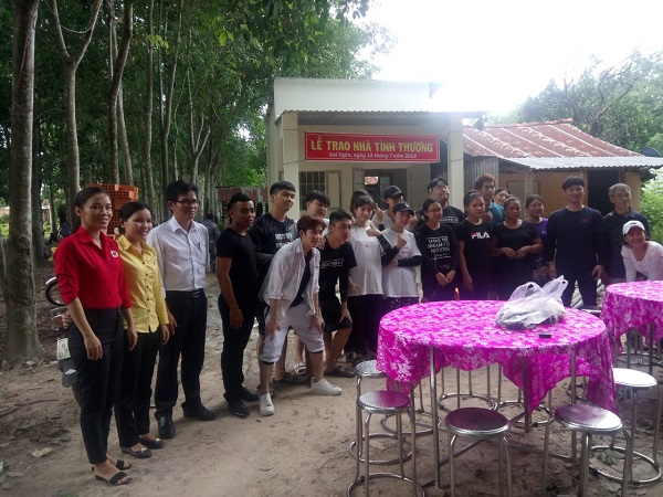 Đoàn sinh viên tình nguyện Hàn Quốc trao tặng nhà tình thương cho hộ khó khăn về nhà ở xã Lai Uyên