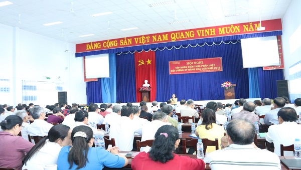 Hội nghị tập huấn kiến thức pháp luật, bồi dưỡng kỹ năng hòa giải cho hòa giải viên trên địa bàn huyện Bàu Bàng năm 2018