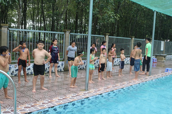 Khai giảng lớp tập bơi, phòng, chống đuối nước cho trẻ em, học sinh hè năm 2018