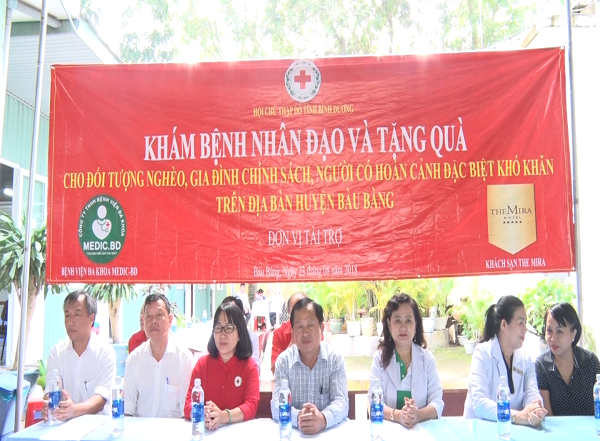 Huyện Bàu Bàng tổ chức khám chữa bệnh nhân đạo và tặng quà cho đối tượng nghèo