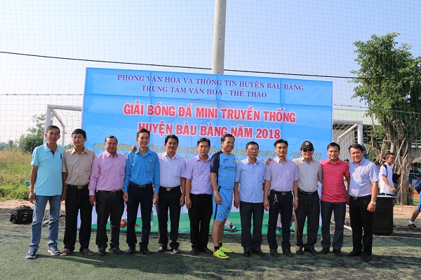 Huyện Bàu Bàng tổ chức khai mạc giải bóng đá mini truyền thống năm 2018