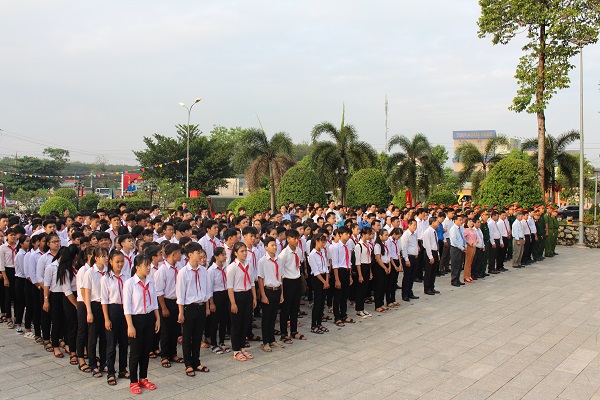 Huyện Bàu Bàng tổ chức Lễ dâng hoa, dâng hương nhân kỷ niệm 53 năm chiến thắng Bàu Bàng (12/11/1965 – 12/11/2018)