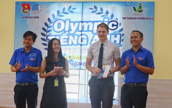Huyện Đoàn, Ủy ban Hội LHTN huyện Bàu Bàng tổ chức cuộc thi Olympic tiếng Anh