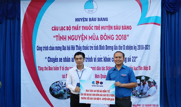 Ủy ban Hội LHTN, Huyện Đoàn cùng Câu lạc bộ Thầy thuốc trẻ huyện Bàu Bàng tổ chức Chương trình “Tình nguyện mùa Đông năm 2018”