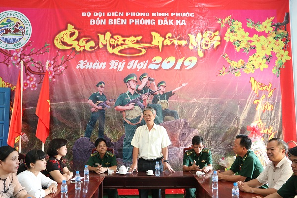 Đoàn công tác của Hội LHPN huyện Bàu Bàng thăm chúc tết các đồn Biên Phòng, tỉnh Bình Phước