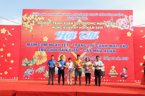 Huyện Bàu Bàng tổ chức Hội thi mâm cơm ngày tết, trang trí cành mai, đào ngày tết