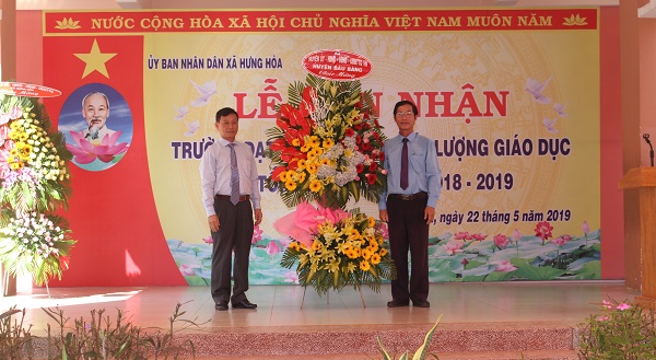 Trường THCS Quang Trung tổ chức lễ đón nhận Bằng công nhận trường đạt tiêu chuẩn chất lượng giáo dục cấp độ 2