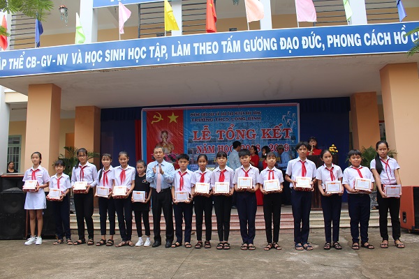 Trường THCS Long Bình tổ chức lễ tổng kết năm học 2018 – 2019