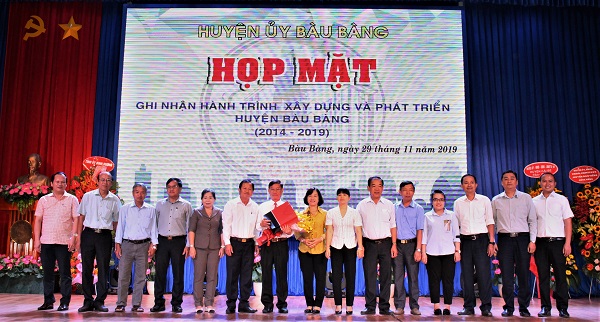 Huyện ủy Bàu Bàng Họp mặt ghi nhận hành trình 5 năm xây dựng và phát triển (2014-2019)
