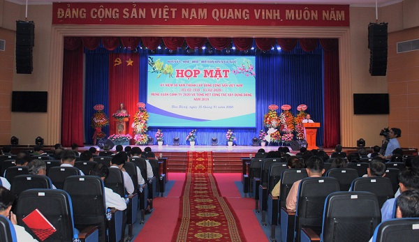 Huyện Bàu Bàng họp mặt kỷ niệm 90 năm ngày thành lập Đảng