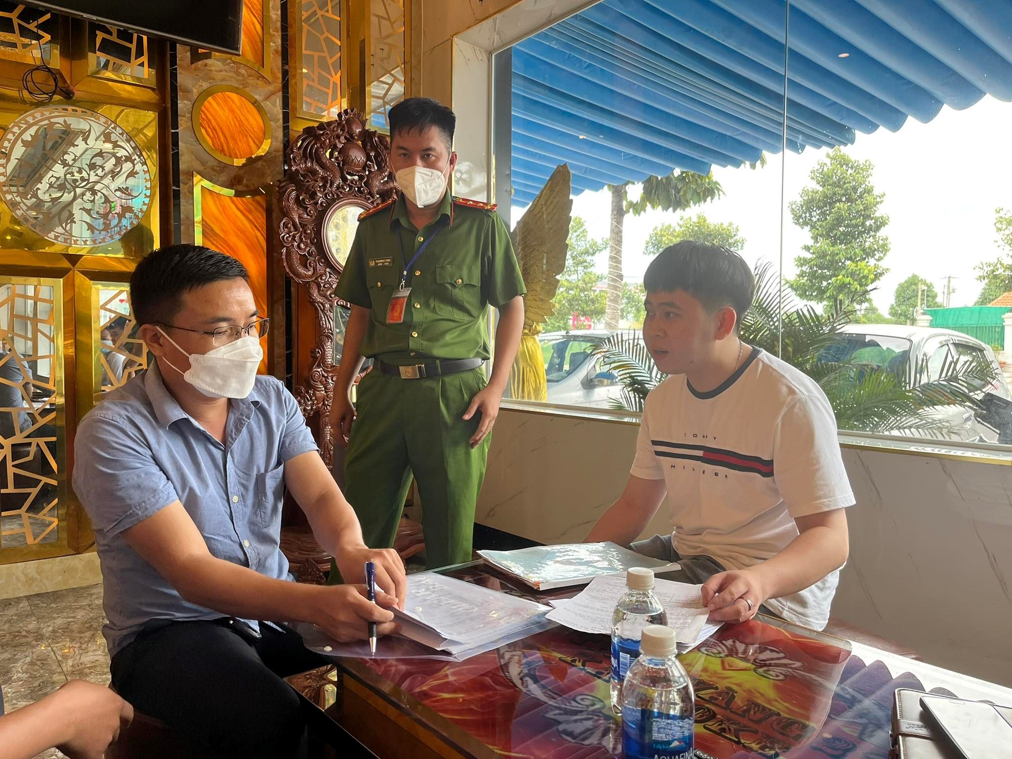 Đội kiểm tra liên ngành Văn hóa – xã hội thị trấn Lai Uyên ra quân kiểm tra các cơ sở kinh doanh dịch vụ trên địa bàn