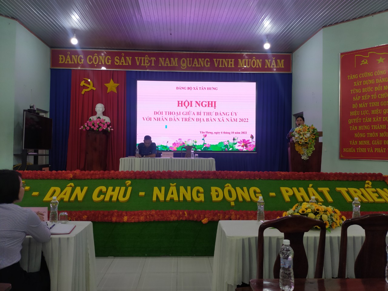 Đảng ủy xã Tân Hưng tổ chức hội nghị đối thoại giữa Bí thư Đảng ủy với Nhân dân trên địa bàn xã
