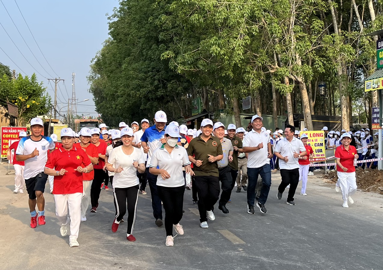 Thị trấn Lai Uyên phát động Ngày chạy Olympic vì sức khỏe toàn dân năm 2023