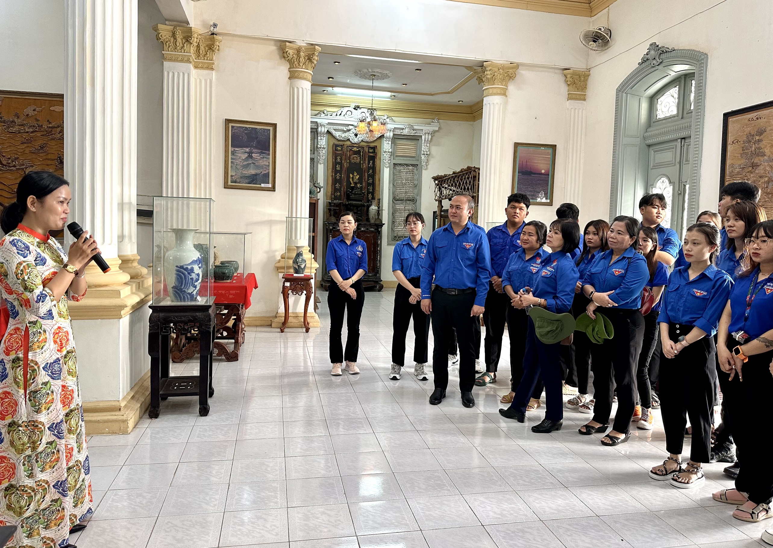 Huyện đoàn Bàu Bàng tổ chức hành trình đến với bảo tàng tỉnh Tiền Giang và di tích lịch sử chùa Vĩnh Tràng.