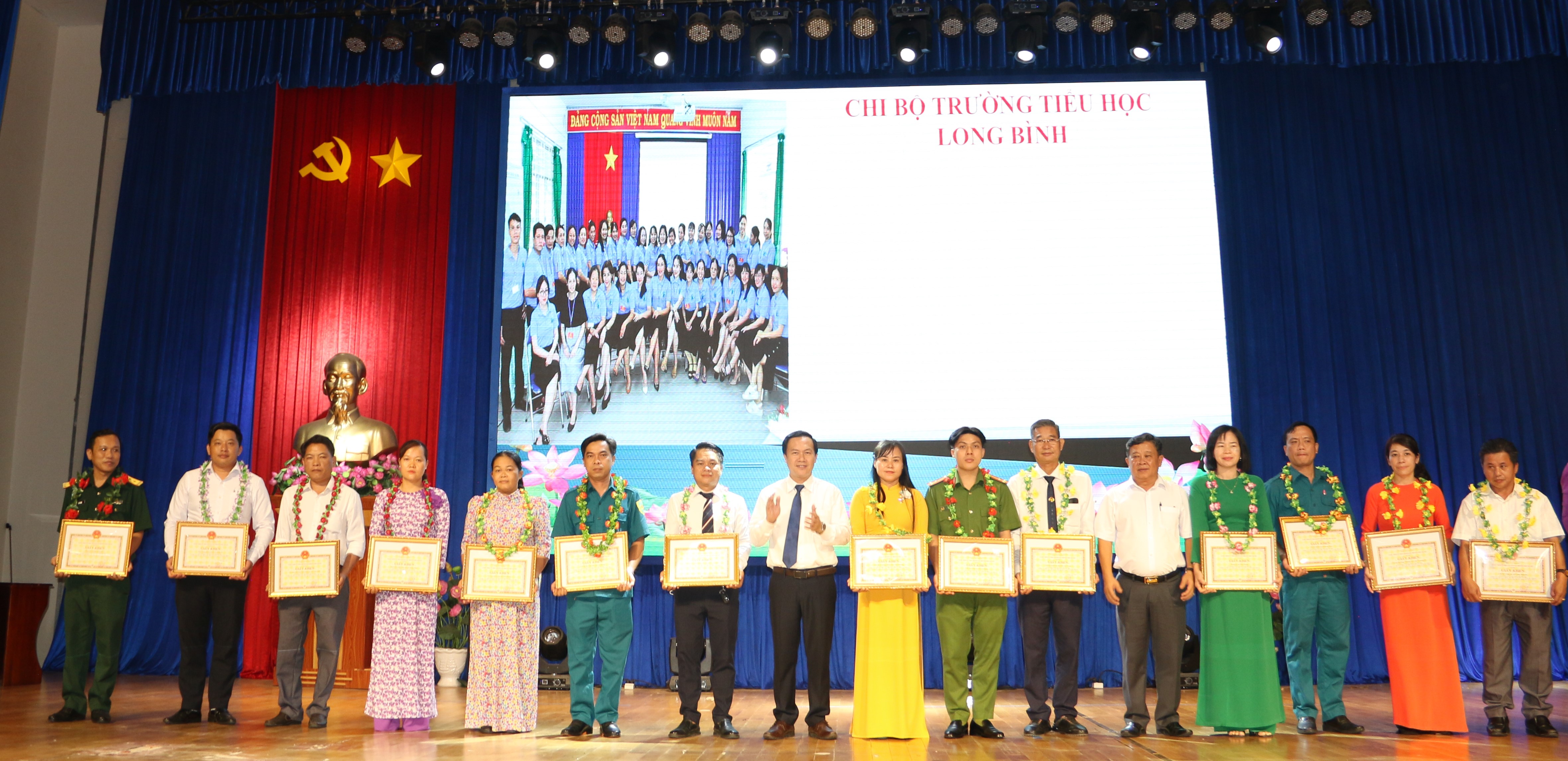 Huyện ủy Bàu Bàng sơ kết 3 năm thực hiện Kết luận số 01-KL/TW của Bộ Chính trị khóa XII “về đẩy mạnh học tập và làm theo tư tưởng, đạo đức, phong cách Hồ Chí Minh” (giai đoạn 2021 - 2023)