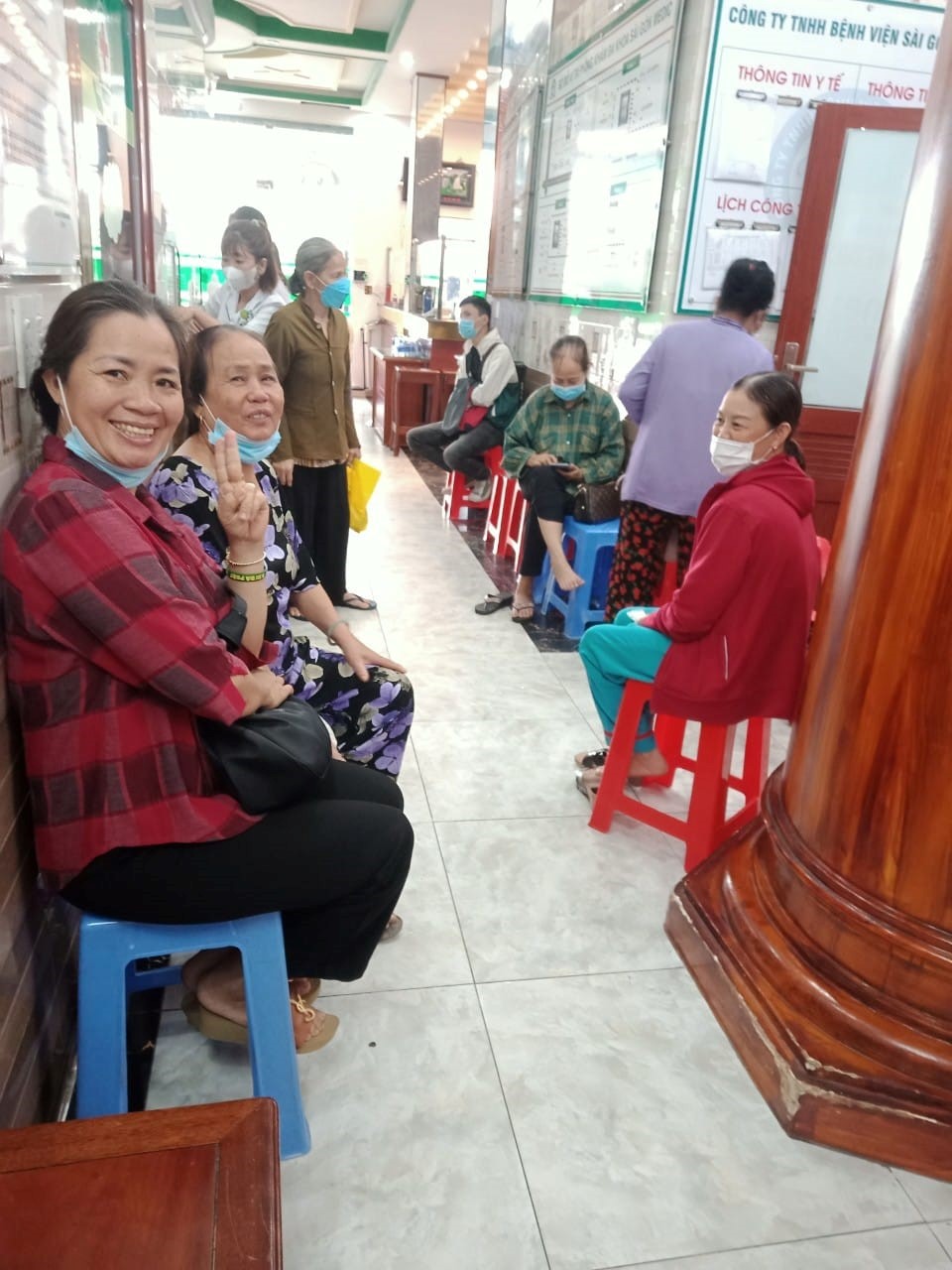Hội LHPN xã Tân phối hợp với Phòng khám đa khoa Sài gòn Medic Bàu Bàng khám bệnh, cấp phát thuốc miễn phí cho cán bộ, hội viên phụ nữ.