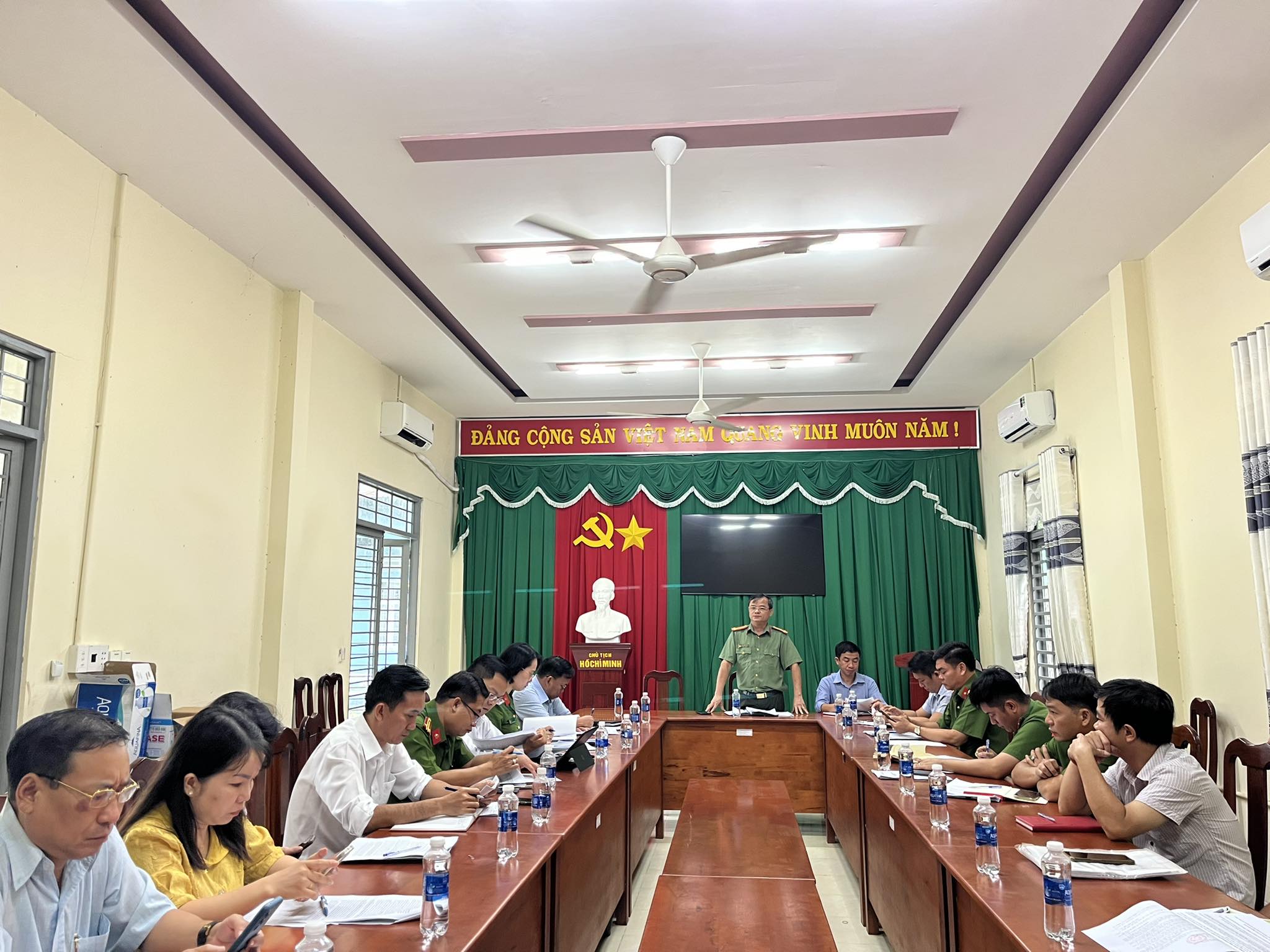 Thị trấn Lai Uyên tiếp đoàn kiểm tra của huyện về thực hiện kế hoạch giải quyết tình hình an ninh trật tự trấn địa bàn thị trấn