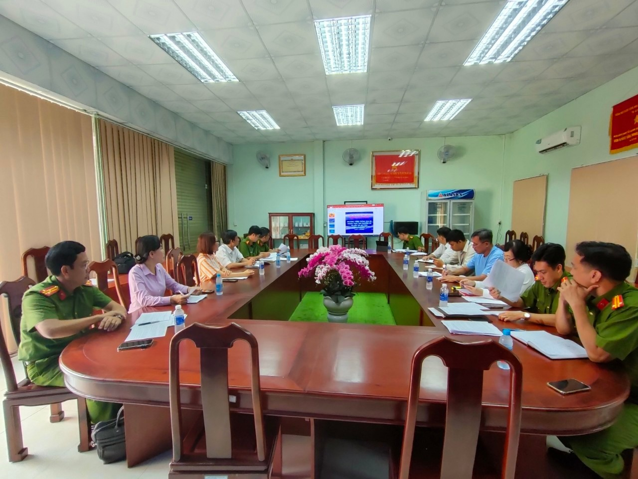 Họp triển khai Kế hoạch thực tập phương án Tổ liên gia An toàn PCCC và phòng chống tội phạm tại xã Lai Hưng.