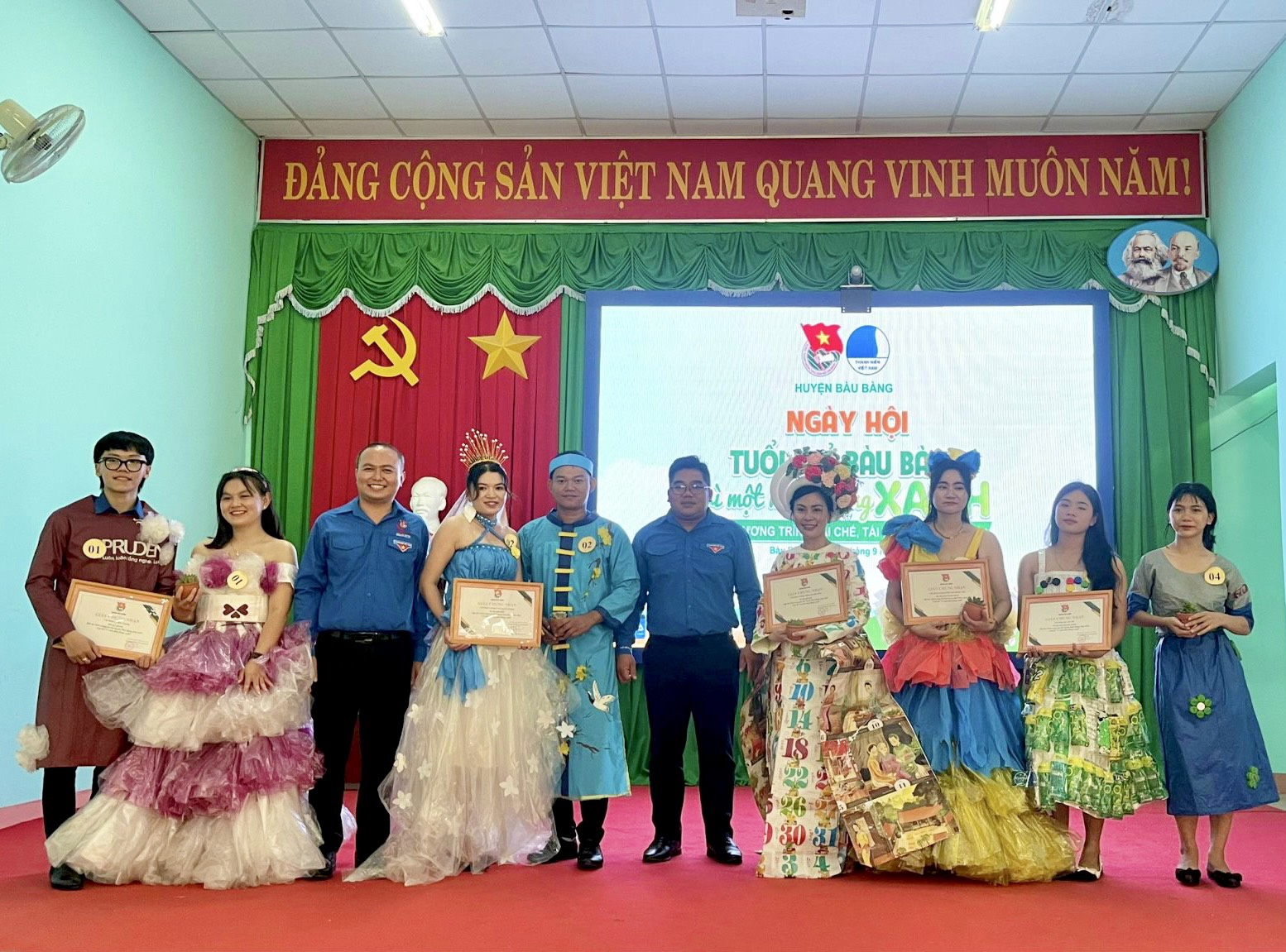 Huyện đoàn Bàu Bàng tổ chức Hội thi thời trang tái chế năm 2023 với chủ đề “Vì một Bàu Bàng xanh”.