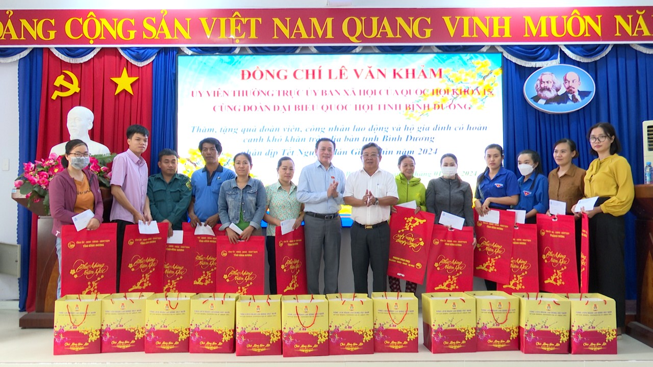 Đoàn đại biểu quốc hội tỉnh thăm tặng quà tại huyện Bàu Bàng
