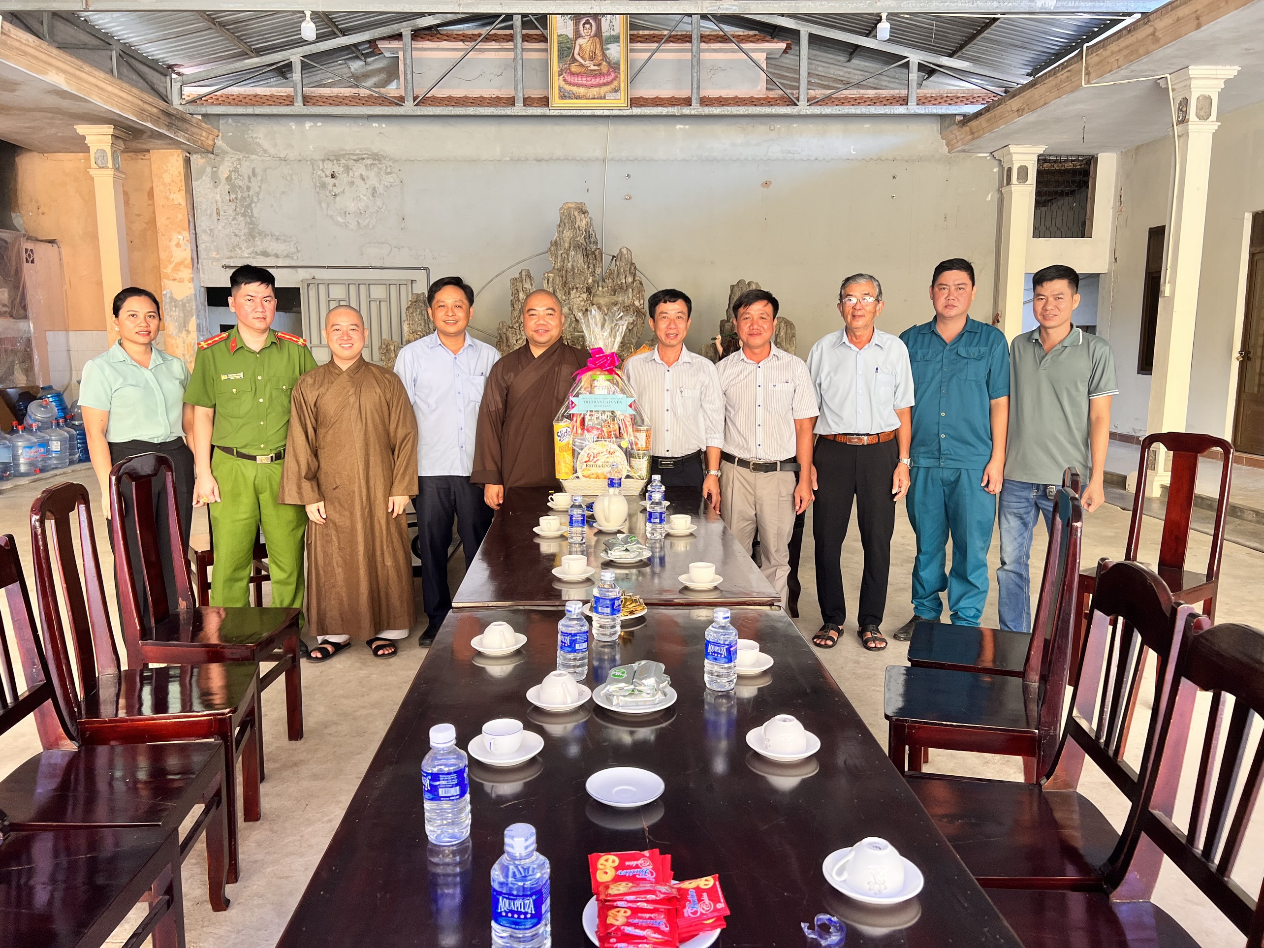 Lãnh đạo thị trấn Lai Uyên thăm, chúc mừng cơ sở tôn giáo nhân Đại lễ Phật đản năm 2024