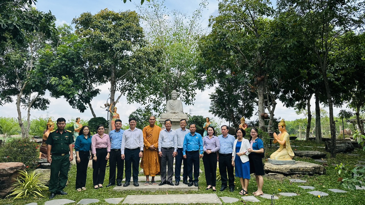 Lãnh đạo huyện Bàu Bàng thăm các cơ sở phật giáo nhân dịp lễ phật đản Phật lịch 2568-DL 2024